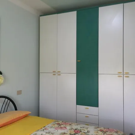 Alojamento de Acomodação e Pequeno-almoço Mirella 3*